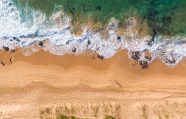 海边浪花沙滩图片