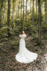 森系白色婚纱图片
