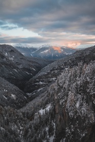 冬季巍峨雪山图片