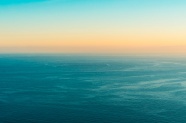 蓝色静谧大海图片