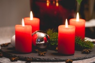 圣诞红色蜡烛烛光图片