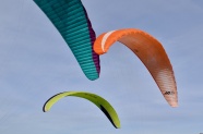 滑翔伞帆降落图片