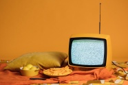 黄色老式电视机图片