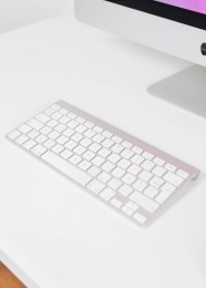 白色苹果键盘图片