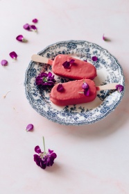 自制草莓冰棒图片
