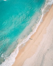 蓝色大海沙滩风景图片