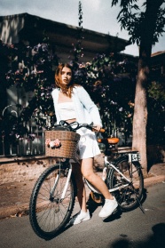 欧美单车美女写真图片