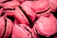 粉色马卡龙甜食图片