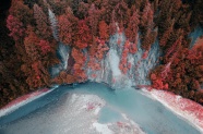 秋季红色树林山水图片