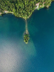 海上绿洲图片