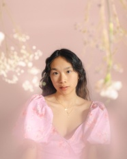 亚洲粉色裙装美女写真图片