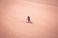沙漠滑板运动图片