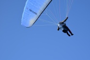 户外休闲滑翔伞图片
