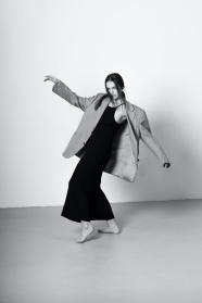 欧美黑白风MM131人体艺术图片