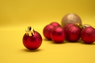 装饰红色圣诞球素材图片
