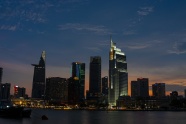城市摩天大楼夜景图片