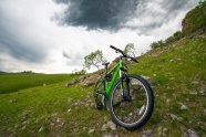 荒野上山地自行车图片