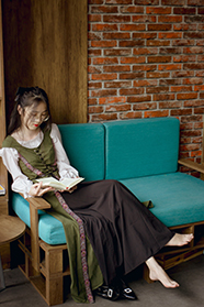 气质才女看书图片