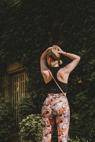 性感美女肌肉线条背影图片