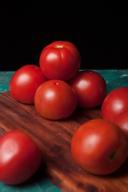 红色大番茄图片