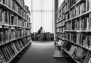 图书馆黑白摄影图片
