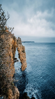 大海悬崖峭壁图片