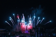 游乐场城堡烟花夜景图片
