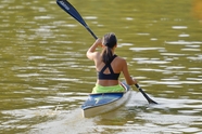 女子单人皮划艇运动图片