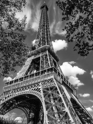 巴黎埃菲尔铁塔黑白摄影图片