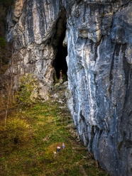 巴伐利亚岩石洞穴地质景观图片