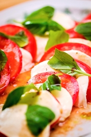 马苏里拉奶酪番茄美食图片
