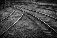 铁路轨道黑白摄影图片
