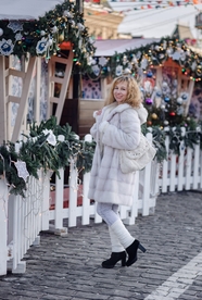 欧美圣诞节美女圣诞集市写真图片