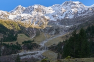 冬季连绵雪山山脉图片