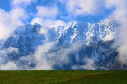 冬季巍峨阿尔卑斯山雪山风光图片