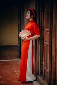 红色奥黛旗袍古典美女写真图片