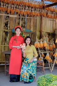越南传统服饰美女闺蜜写真图片