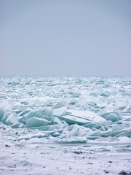 冬天伊利湖结冰摄影图片