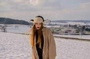 冬季俄罗斯美女写真图片
