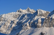 冬季雪域高山山顶风光摄影图片