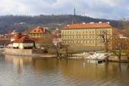 布拉格伏尔塔瓦河城堡建筑图片