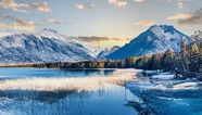 冬季山水湖泊仙境风光摄影图片