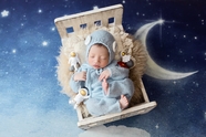 新生儿宝宝可爱满月艺术照图片