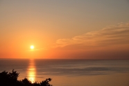 黎明湖泊日出美景图片