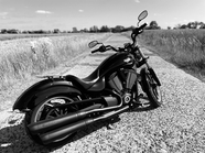 黑白单色调摩托车摄影图片