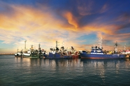 黄昏海港码头轮船摄影图片