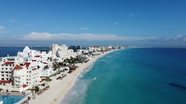 墨西哥海边白色酒店建筑摄影图片