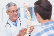 脊椎神经科医生和病人图片