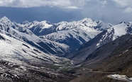 冬季雪域高山山脉风光摄影图片