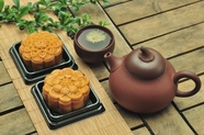 紫砂茶壶下午茶月饼美食摄影图片